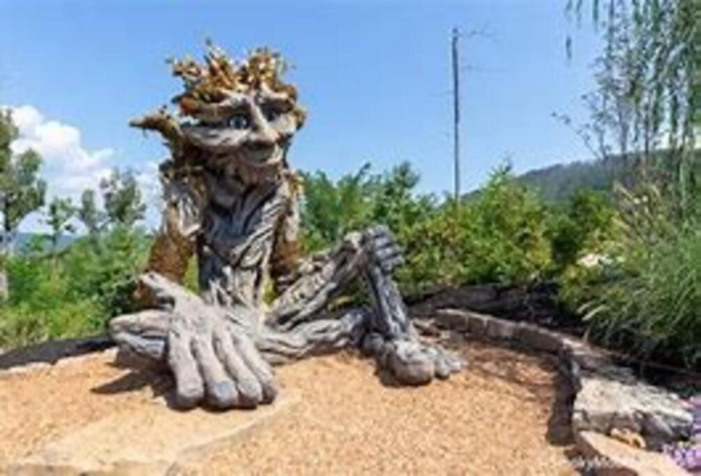 1 Mi To Dollywood Mins To All Attractions & Gsmnp Sevierville Exterior photo